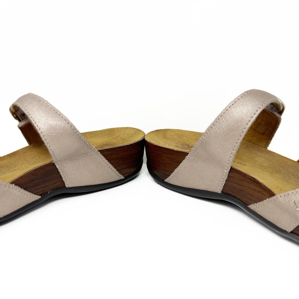 SOLD! SAS Jett Metallic Gold Studded Slip on Sandals Comfort Slip on Size 8M - Picture 6 of 12